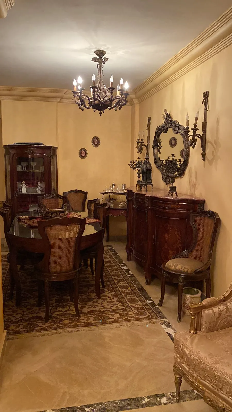  للبيع في بيفرلي هيلز في  بمساحة 0 م² تتكون من 0 غرف