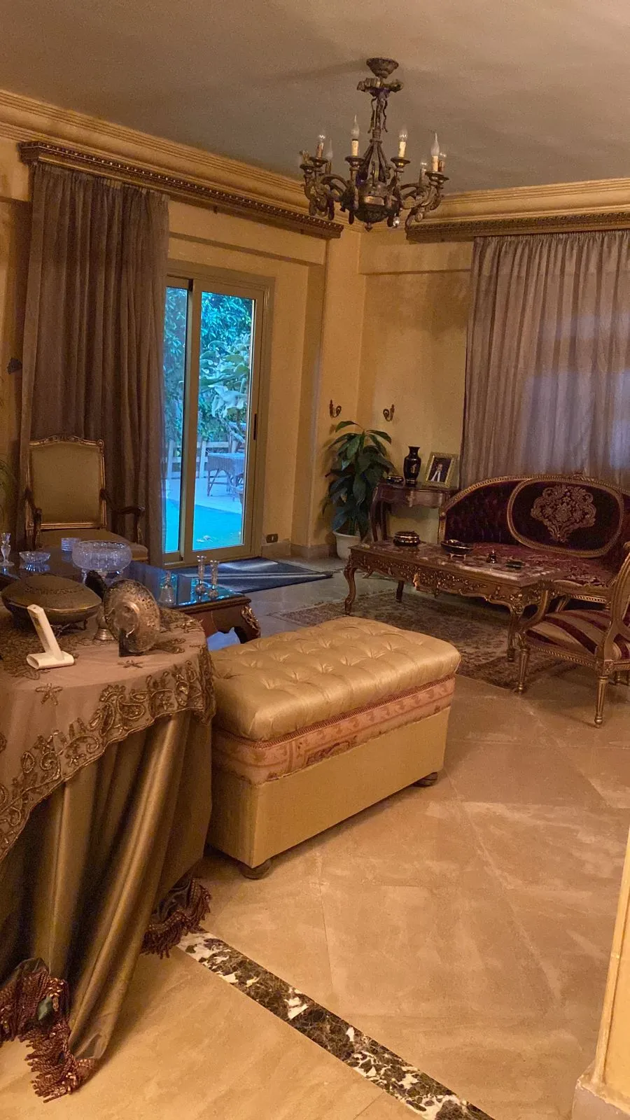  للبيع في بيفرلي هيلز في  بمساحة 0 م² تتكون من 0 غرف