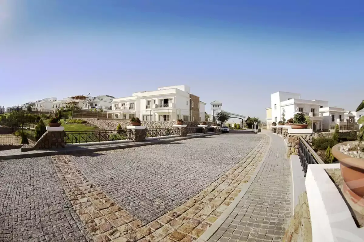 Townhouse for sale in Mountain View 3 in New Cairo of 220 m² with 4 bedrooms