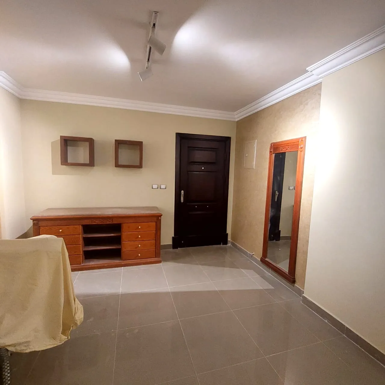  للبيع في جايد في  بمساحة 0 م² تتكون من 0 غرف