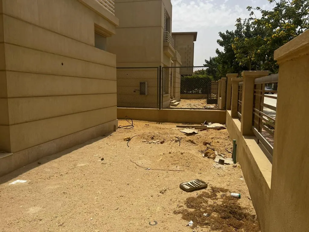 فيلا للبيع في جدار في مدينة السادس من أكتوبر بمساحة 0 م² تتكون من 7 غرف