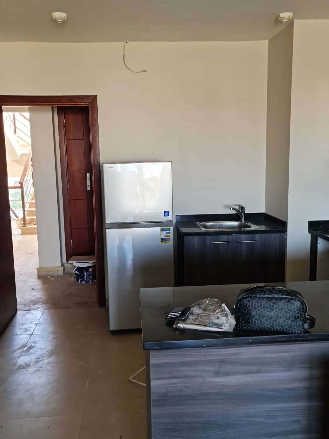  للبيع في أزها في  بمساحة 0 م² تتكون من 0 غرف