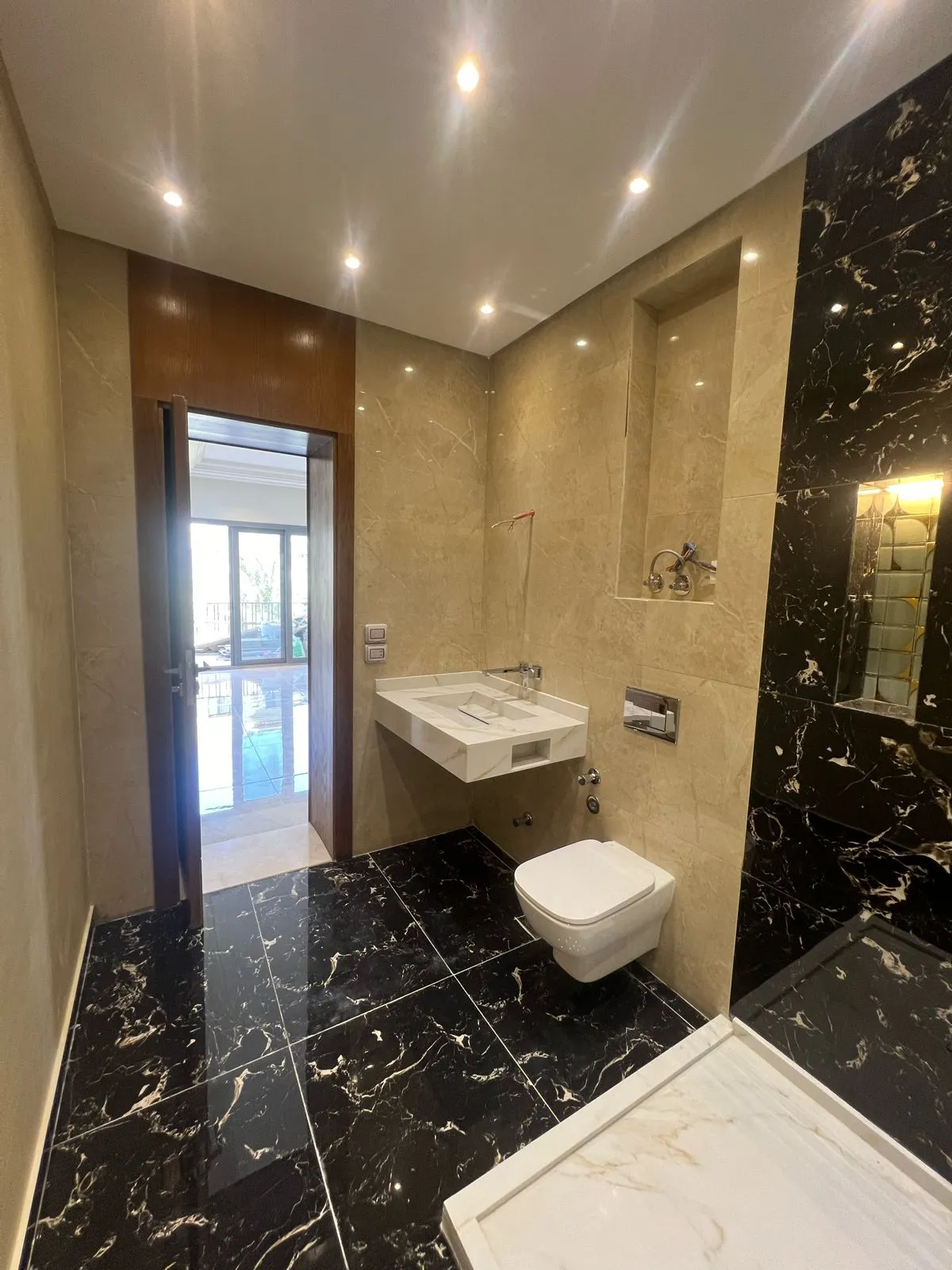  للبيع في ايست تاون في  بمساحة 0 م² تتكون من 0 غرف