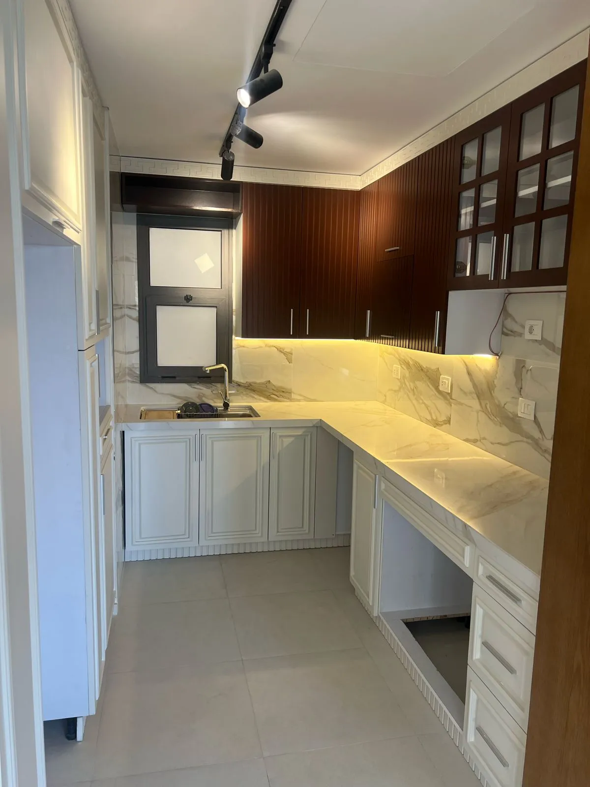  للبيع في ايست تاون في  بمساحة 0 م² تتكون من 0 غرف