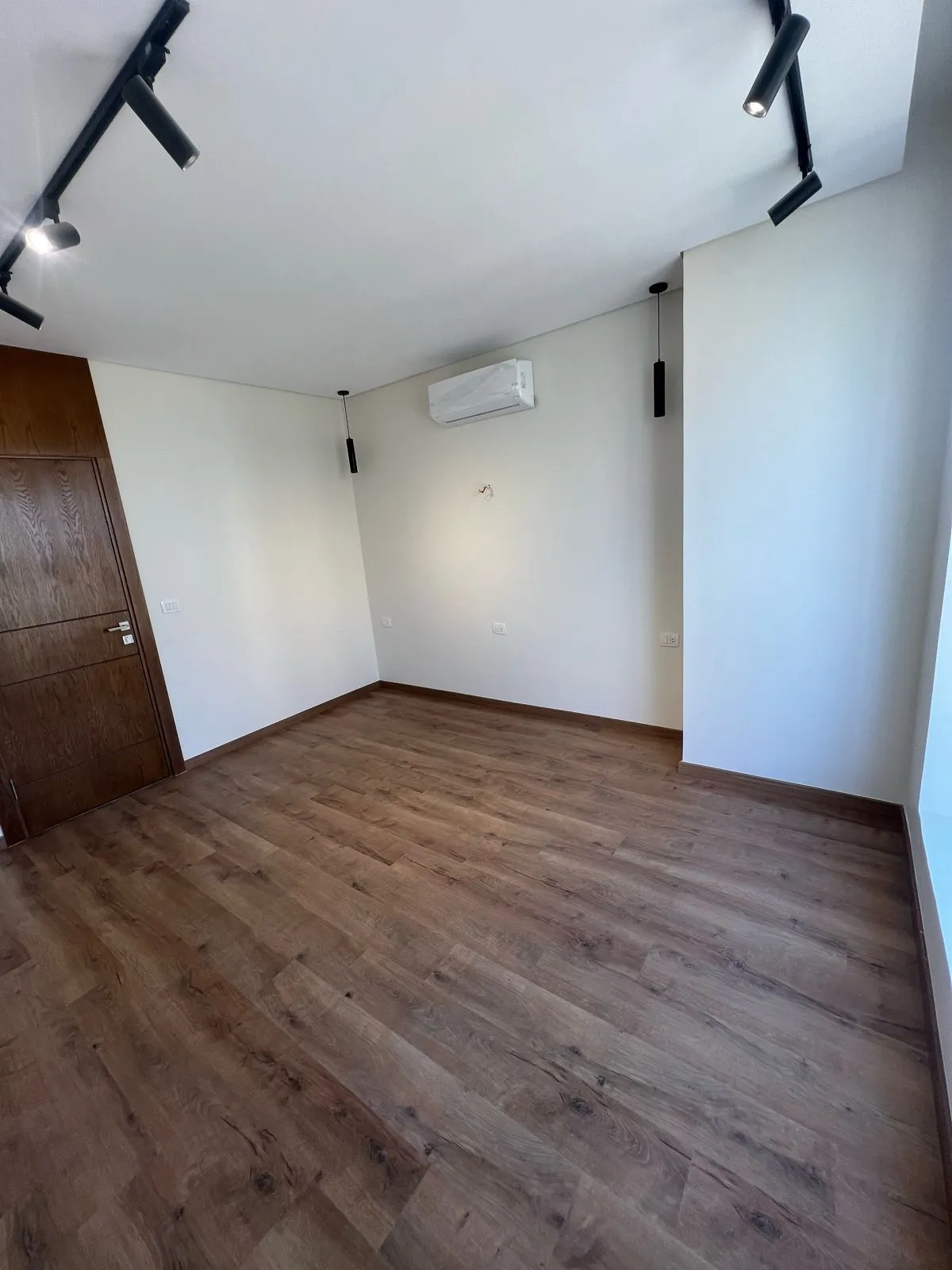  للبيع في ايست تاون في  بمساحة 0 م² تتكون من 0 غرف