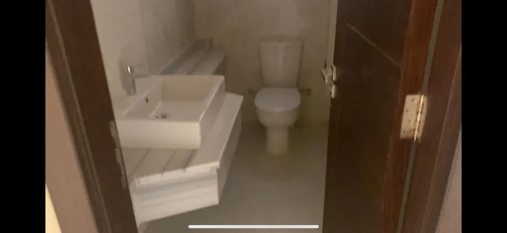  للبيع في ناينتي افينيو في  بمساحة 0 م² تتكون من 0 غرف