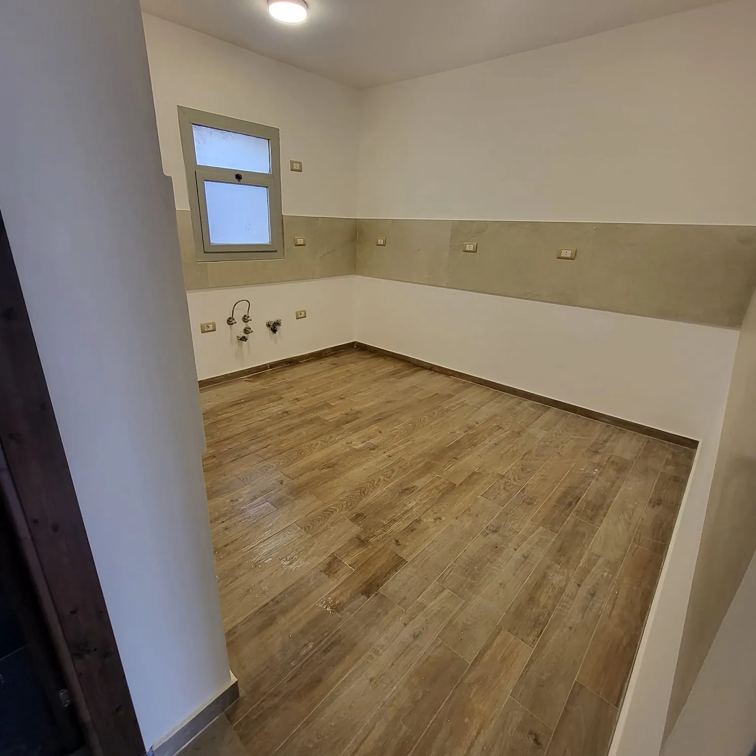  للبيع في كابيتال جاردنز في  بمساحة 0 م² تتكون من 0 غرف