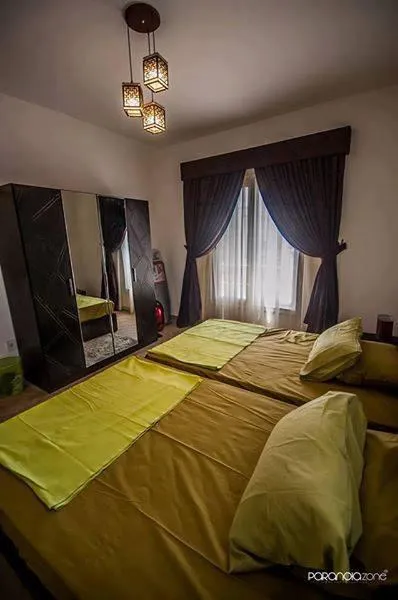 شاليه للبيع في أمواج في سيدي عبد الرحمن بمساحة 105 م² تتكون من 2 غرف