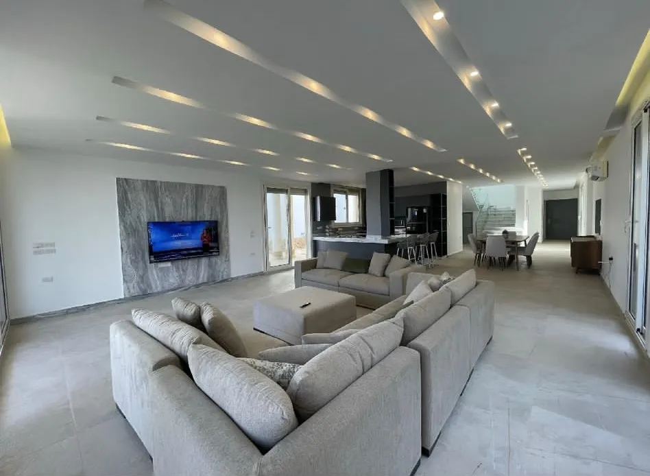  للبيع في سيشيل سيدي عبد الرحمن  في  بمساحة 0 م² تتكون من 0 غرف