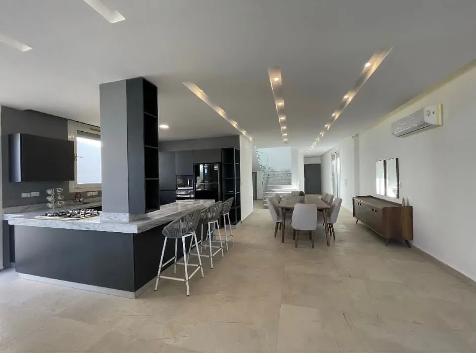  للبيع في سيشيل سيدي عبد الرحمن  في  بمساحة 0 م² تتكون من 0 غرف