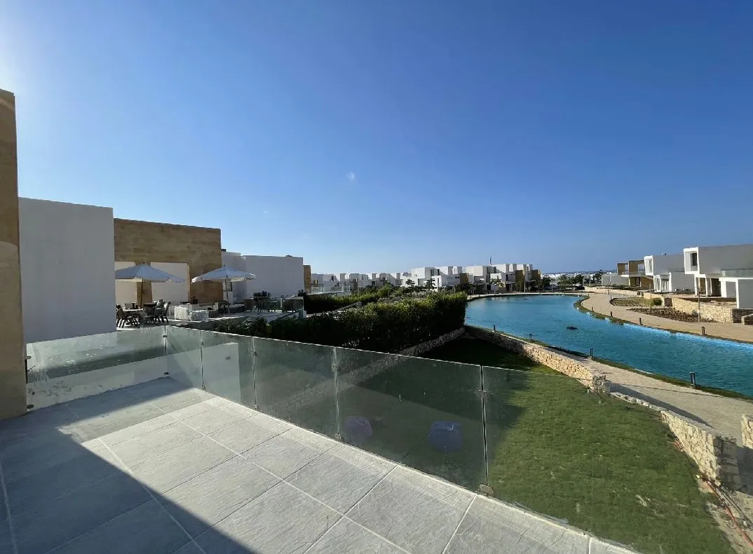  للبيع في سيشيل سيدي عبد الرحمن  في  بمساحة 0 م² تتكون من 0 غرف