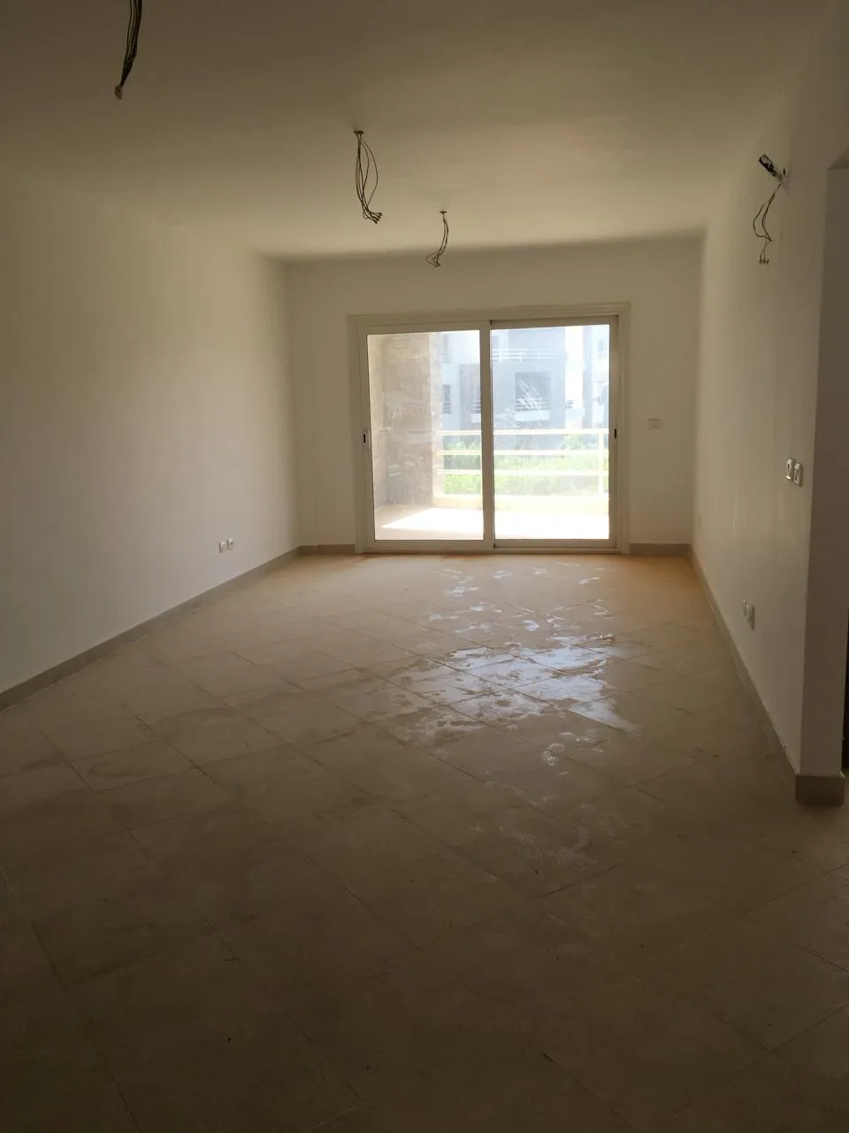 شقة للبيع في أمواج في سيدي عبد الرحمن بمساحة 0 م² تتكون من 2 غرف