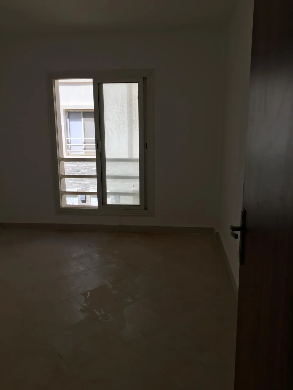 شقة للبيع في أمواج في سيدي عبد الرحمن بمساحة 0 م² تتكون من 2 غرف