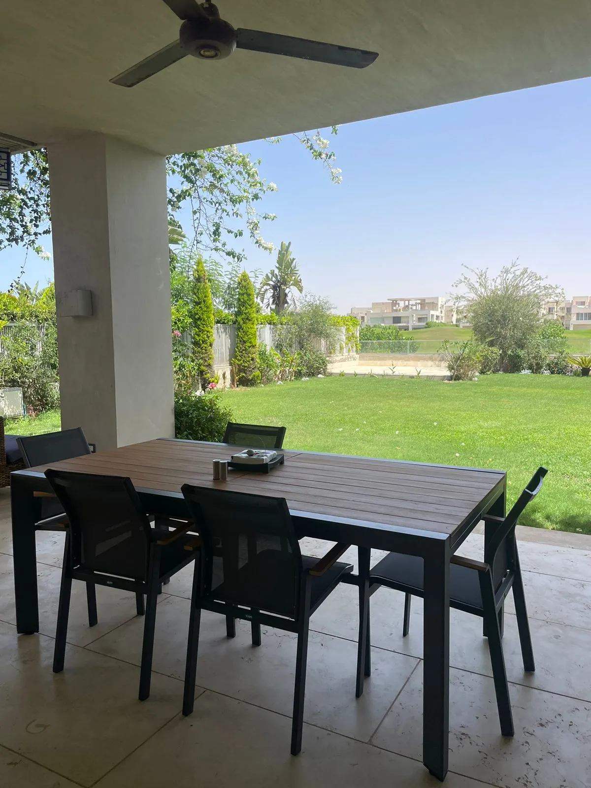 شاليه للبيع في هاسيندا باي في سيدي عبد الرحمن بمساحة 570 م² تتكون من 3 غرف