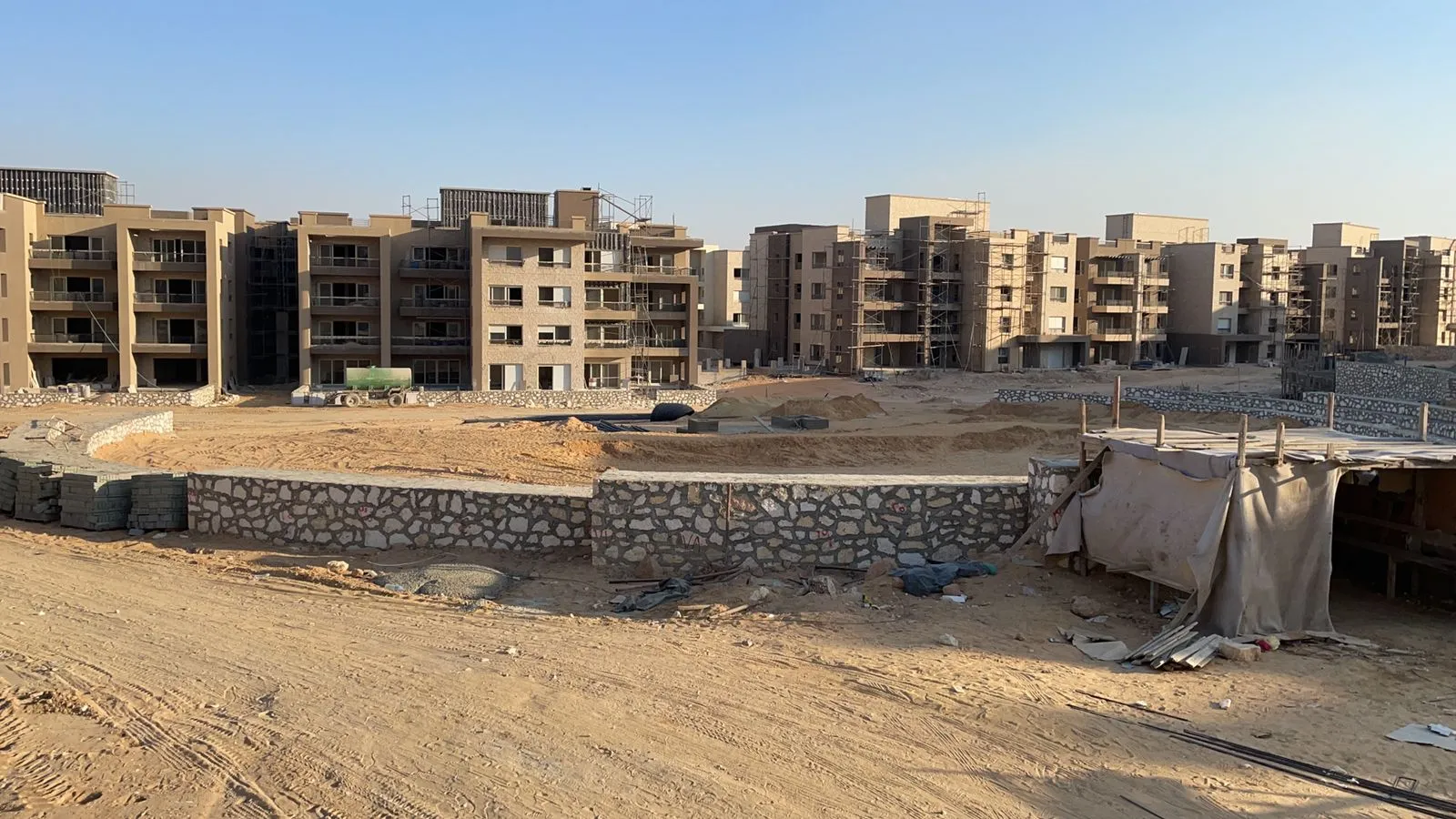  للبيع في نيو جيزة في  بمساحة 0 م² تتكون من 0 غرف