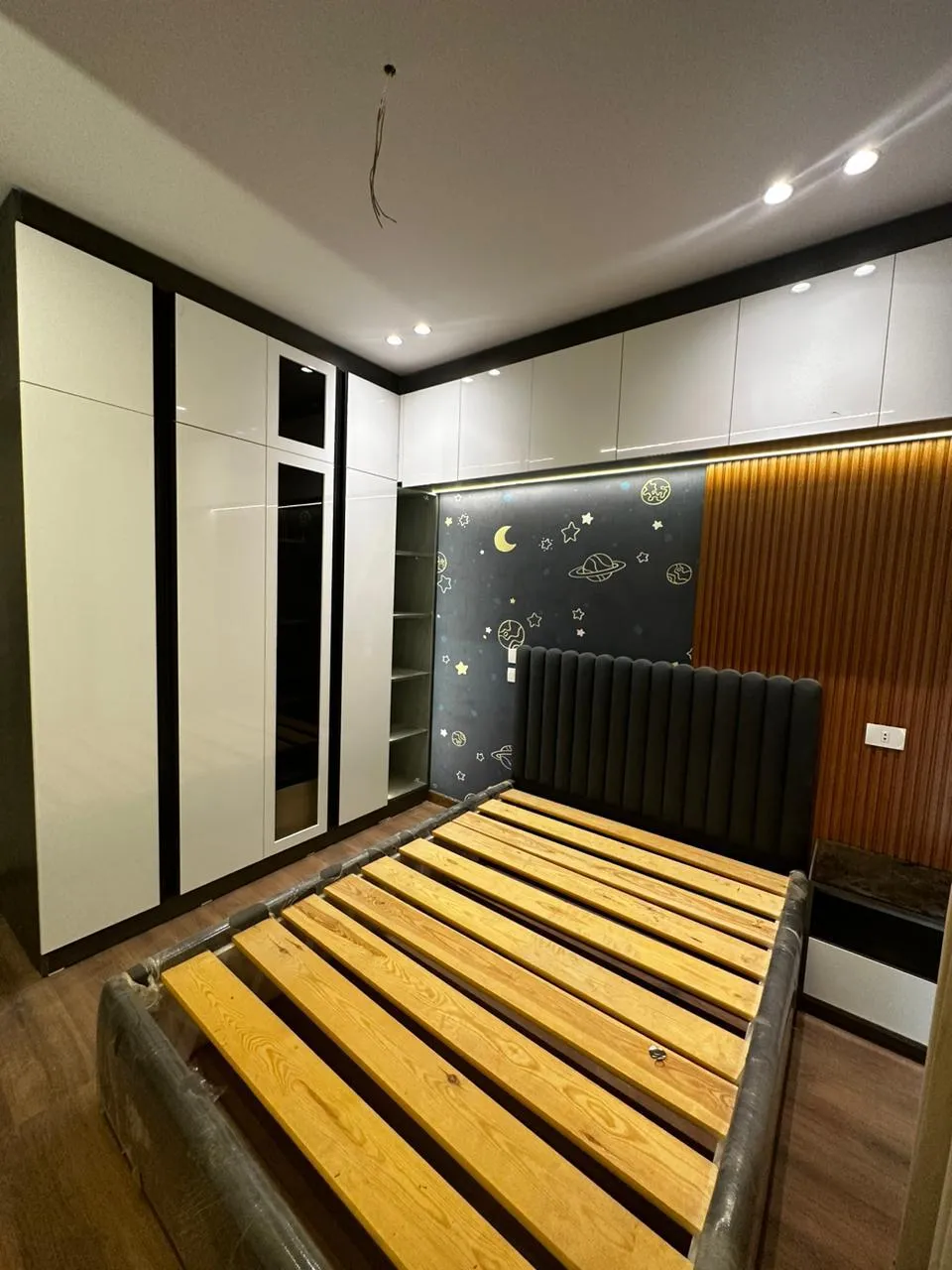  للبيع في ناينتي افينيو في  بمساحة 0 م² تتكون من 0 غرف