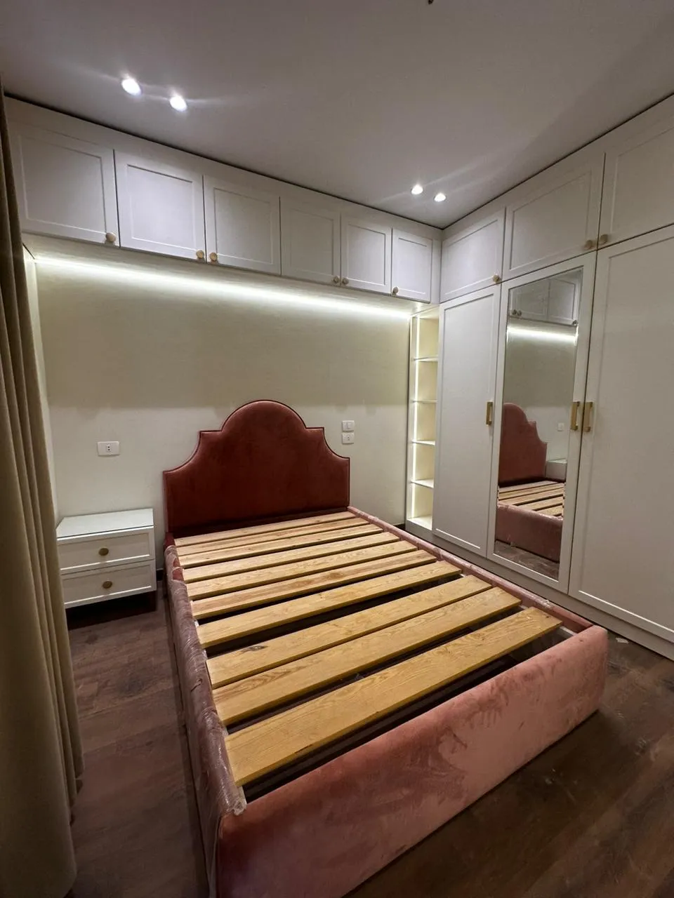  للبيع في ناينتي افينيو في  بمساحة 0 م² تتكون من 0 غرف