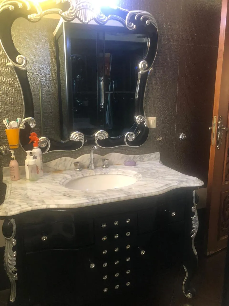 شقة للبيع في الرحاب  في القاهرة الجديدة بمساحة 220 م² تتكون من 4 غرف