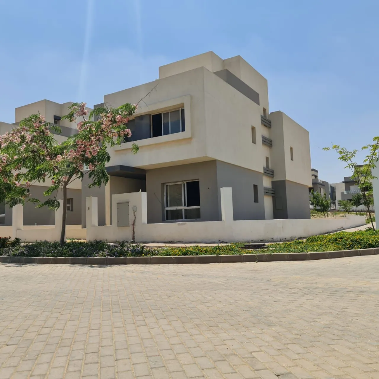  للبيع في هايد بارك في  بمساحة 0 م² تتكون من 0 غرف