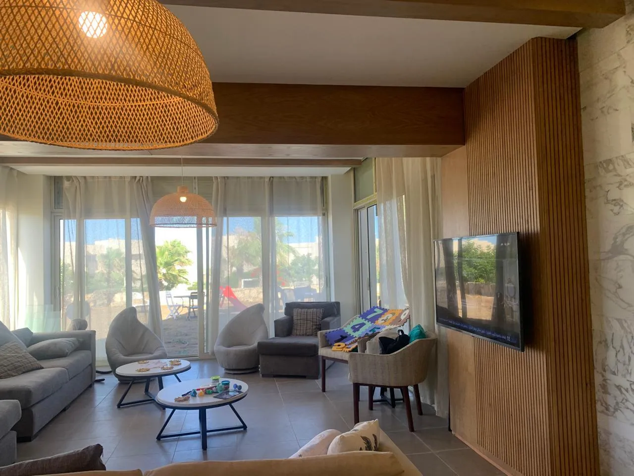 شاليه للبيع في هاسيندا باي في سيدي عبد الرحمن بمساحة 220 م² تتكون من 4 غرف