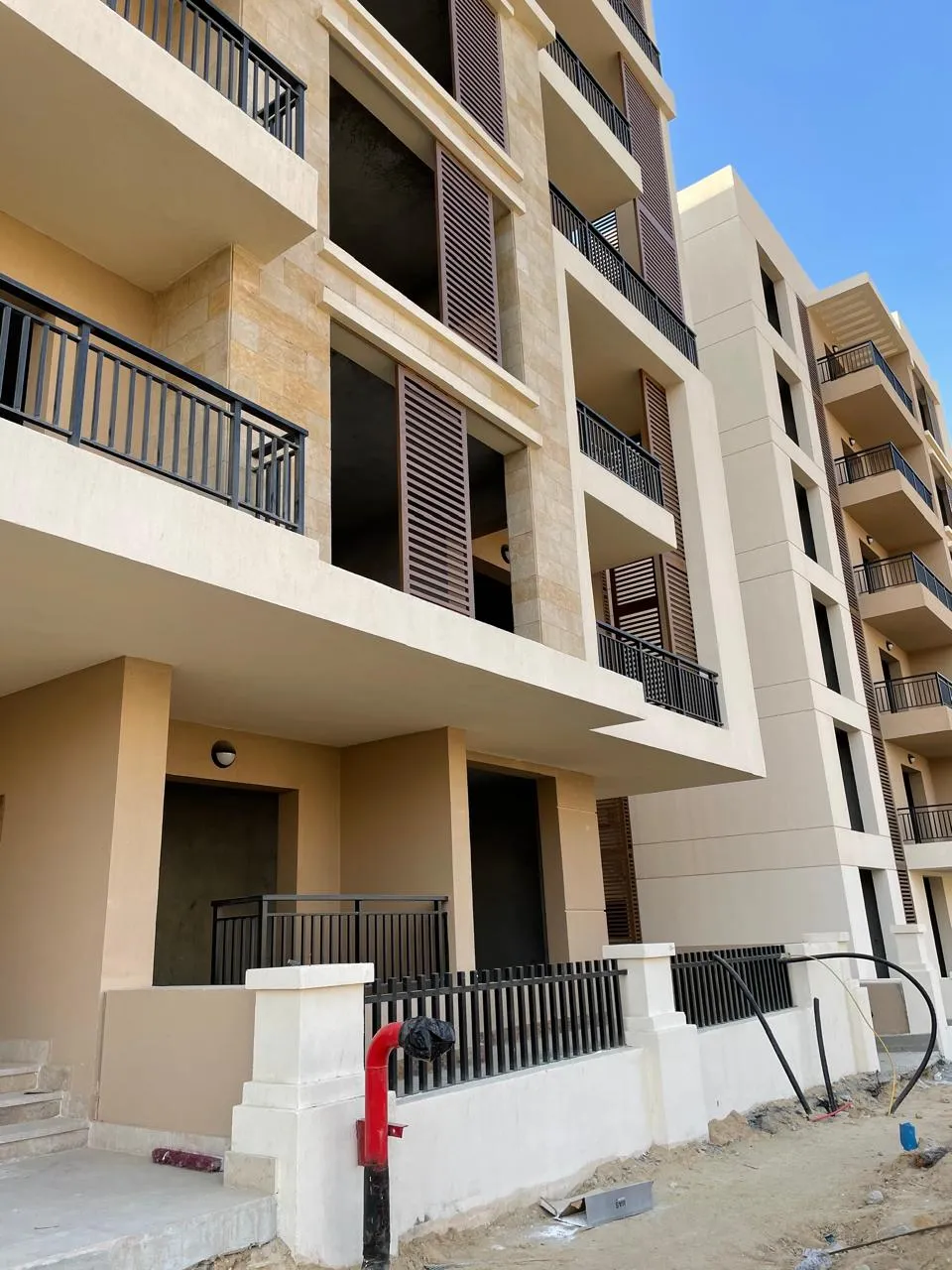 شقة للبيع في تاج سيتي في القاهرة الجديدة بمساحة 0 م² تتكون من 3 غرف