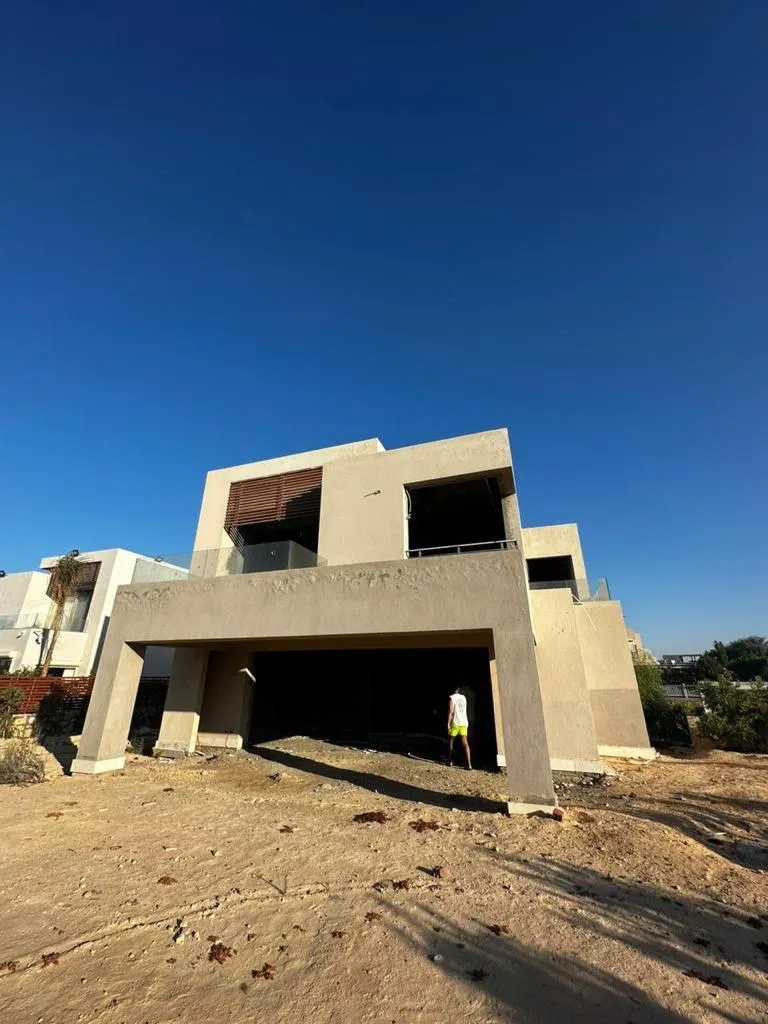 فيلا للبيع في هاسيندا باي في سيدي عبد الرحمن بمساحة 365 م² تتكون من 4 غرف