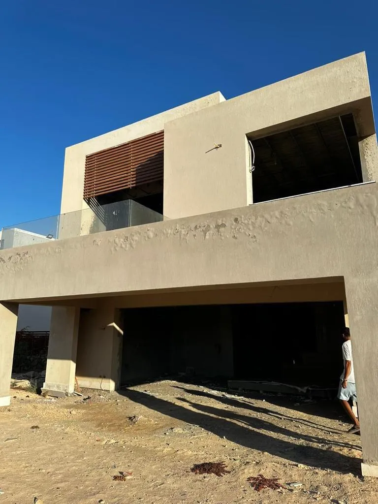 فيلا للبيع في هاسيندا باي في سيدي عبد الرحمن بمساحة 365 م² تتكون من 4 غرف