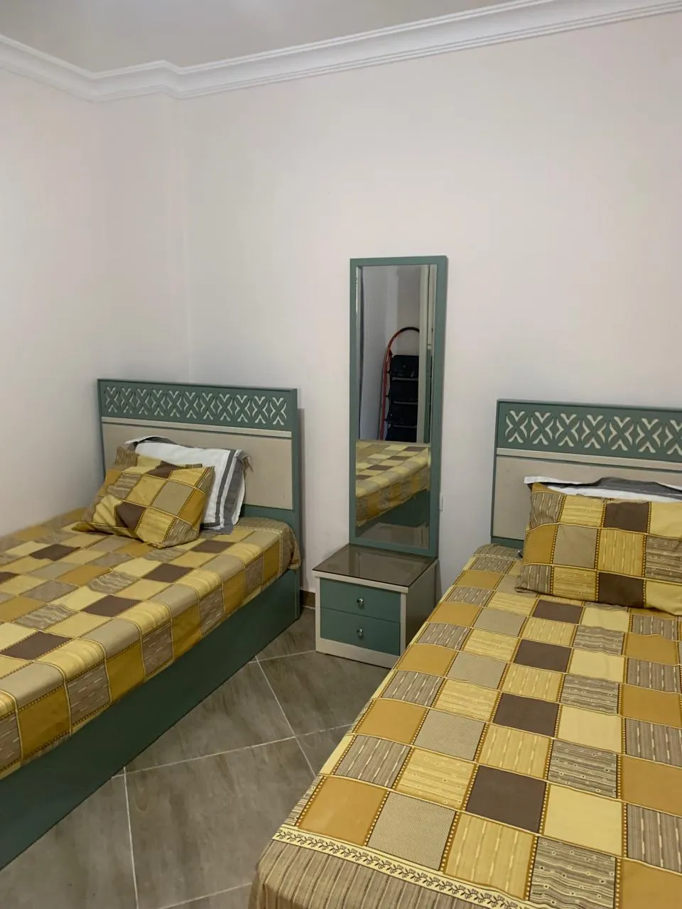 شاليه للبيع في مرسيليا بيتش 4 في الساحل الشمالي بمساحة 90 م² تتكون من 2 غرف