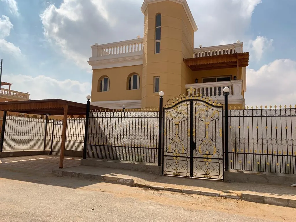 فيلا للبيع في ستيلا مصر الجديدة في الشروق بمساحة 210 م² تتكون من 2 غرف