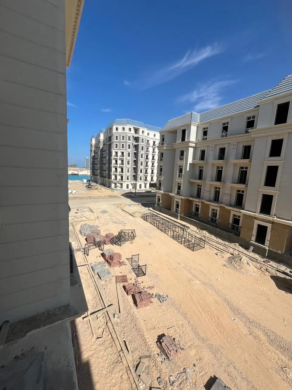 شقة للبيع في الحي اللاتيني سيتي ايدج في العلمين بمساحة 99 م² تتكون من 1 غرف