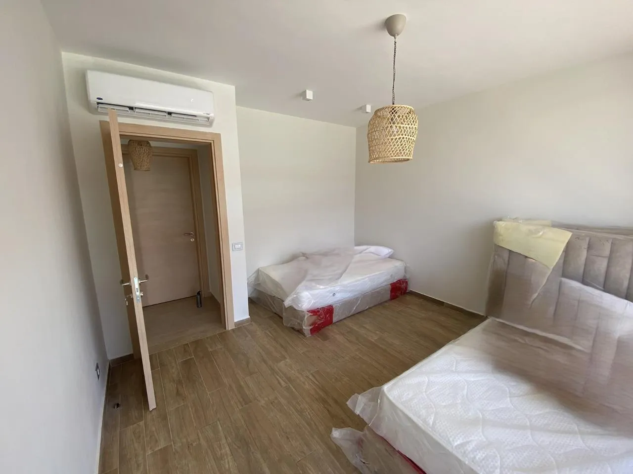 شاليه للبيع في المونت الجلالة في العين السخنة بمساحة 126 م² تتكون من 3 غرف