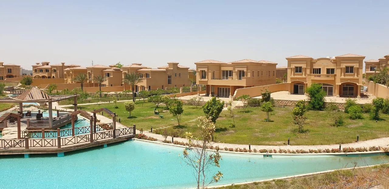 فيلا للبيع في رويال ميدوز الشيخ زايد في الشيخ زايد بمساحة 0 م² تتكون من 5 غرف