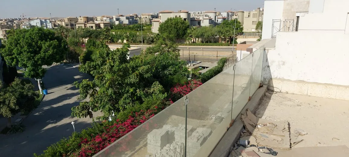 تاون هاوس للبيع في ازار القاهرة الجديدة في جولدن سكوير بمساحة 237 م² تتكون من 4 غرف