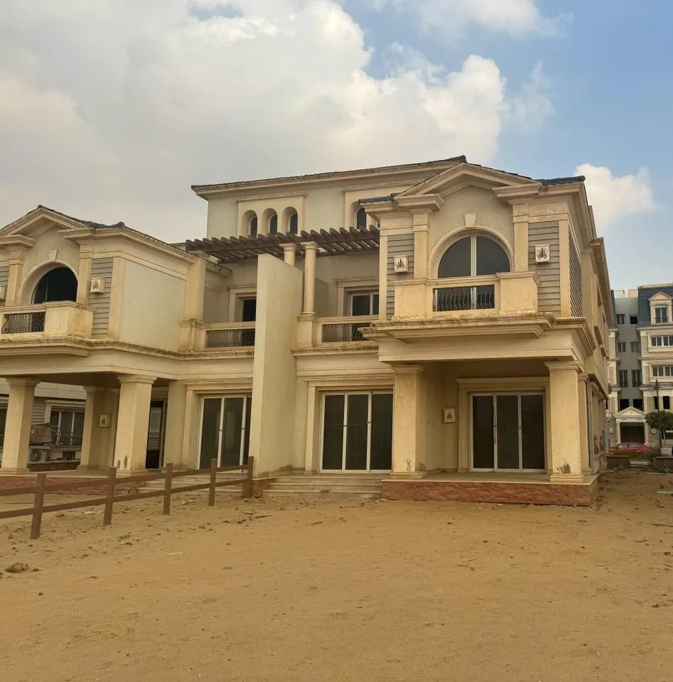 Twinhouse for sale in Mountain View Hyde Park in New Cairo of 376 m² with 5 bedrooms