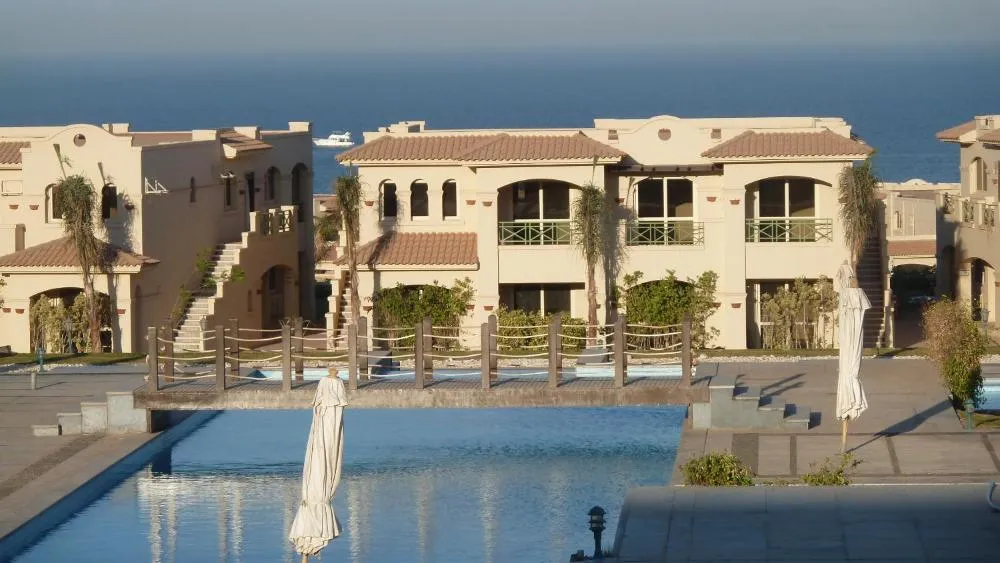 Chalet for sale in La Vista 6 in Ain Sokhna of 200 m² with 2 bedrooms