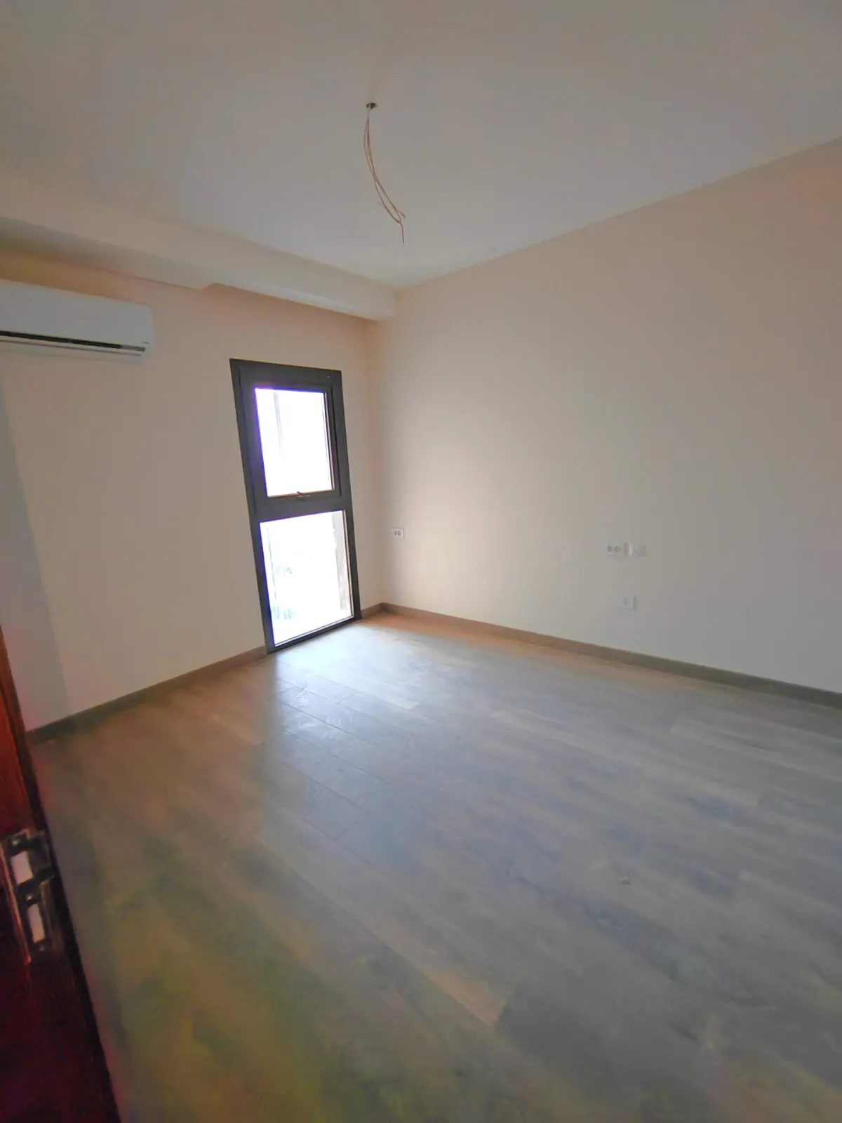 للبيع في زيد في بمساحة 0 م² تتكون من 0 غرف