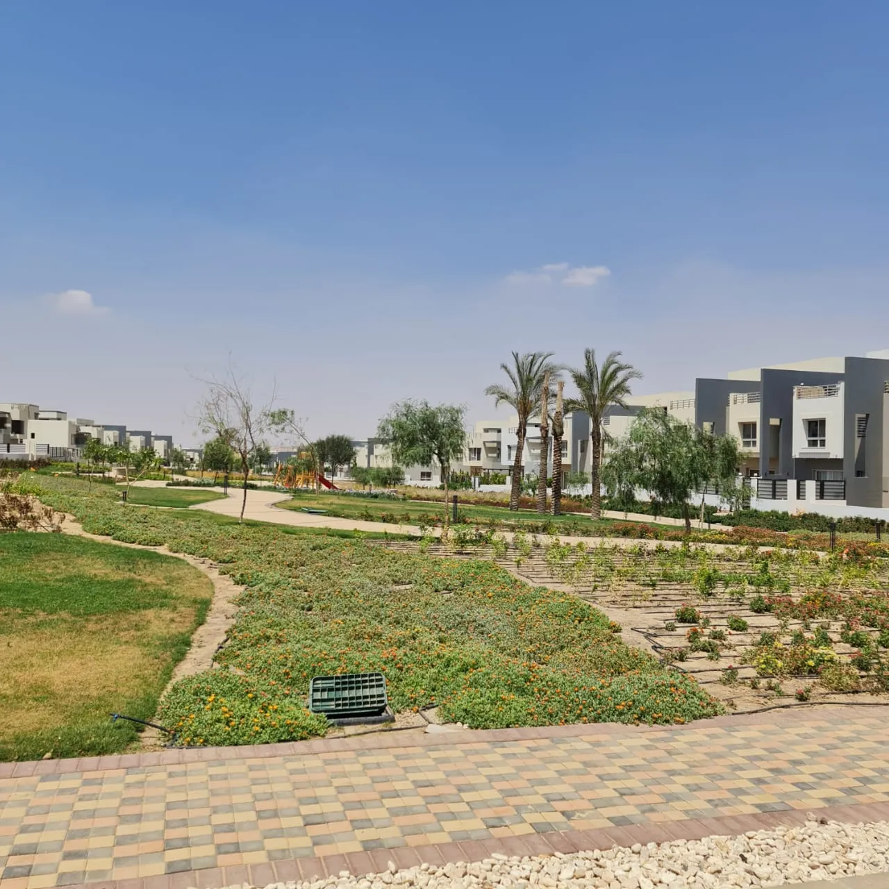 Villa for sale in Hyde Park in New Cairo of 327 m² with 4 bedrooms