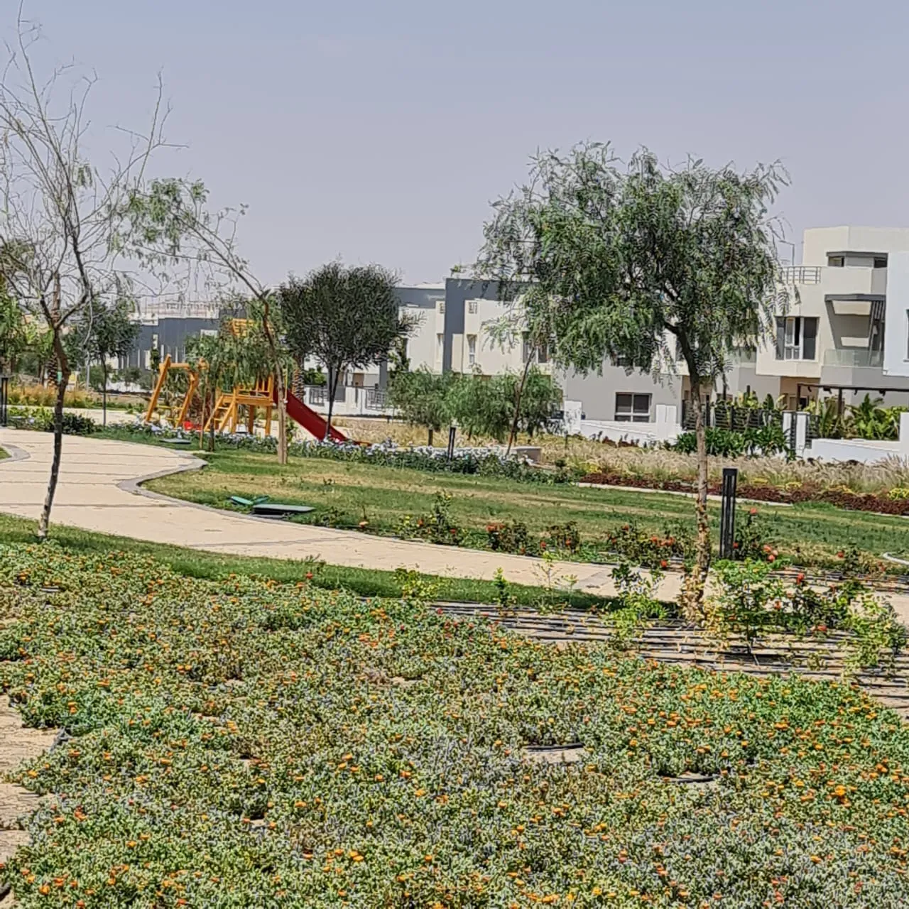 Villa for sale in Hyde Park in New Cairo of 327 m² with 4 bedrooms