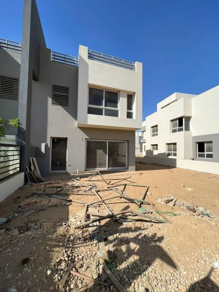 Twinhouse for sale in Hyde Park in New Cairo of 279 m² with 3 bedrooms