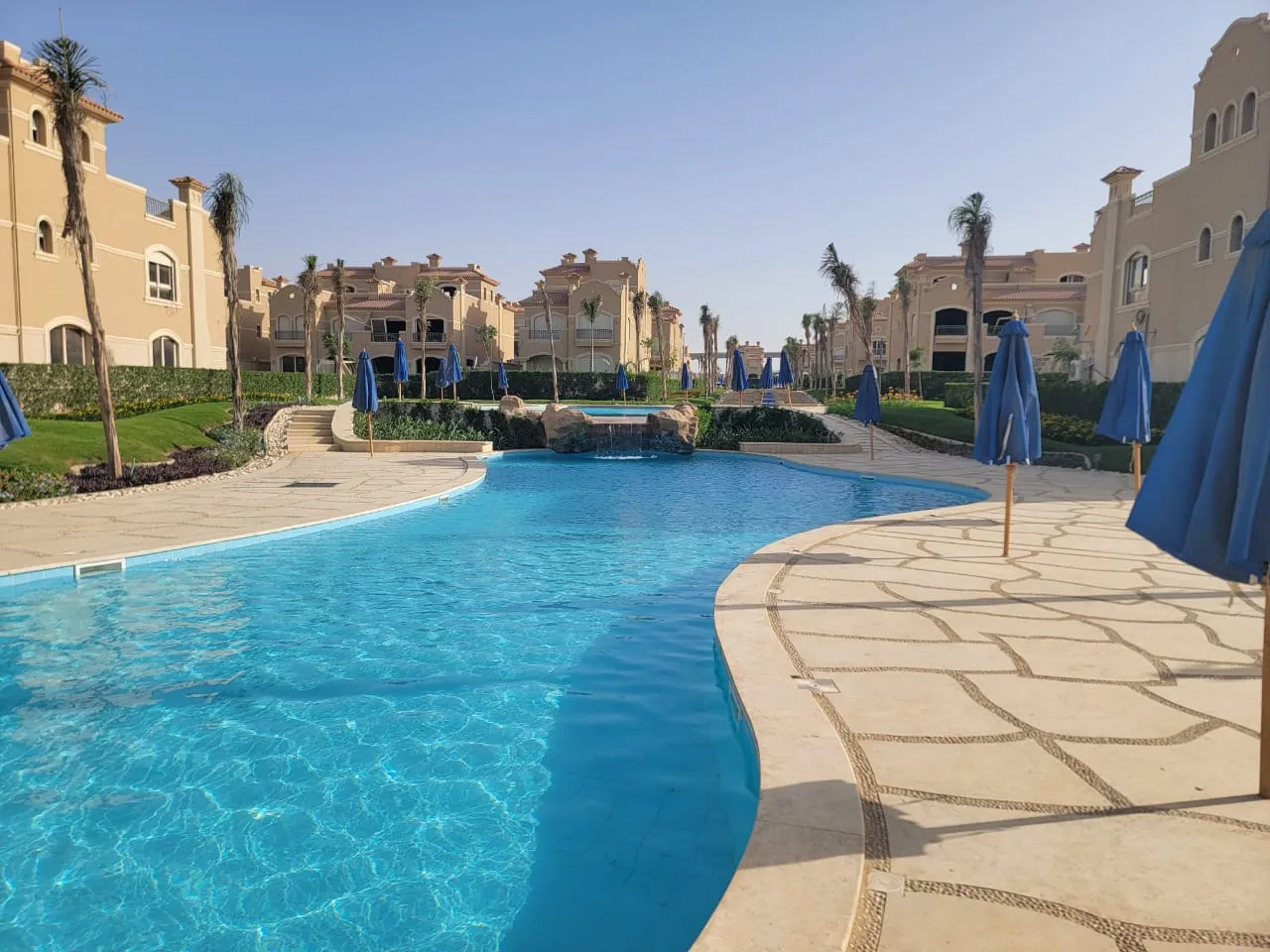 شقة للبيع في الباتيو أورو في القاهرة الجديدة بمساحة 0 م² تتكون من 3 غرف