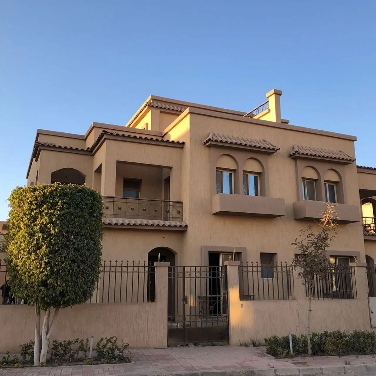 Twinhouse for sale in Rayhana in 6th of October City of 380 m² with 4 bedrooms