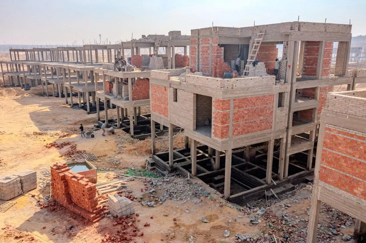 توين هاوس للبيع في ستيت في القاهرة الجديدة بمساحة 298 م² تتكون من 4 غرف