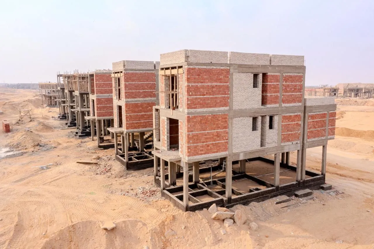 توين هاوس للبيع في ستيت في القاهرة الجديدة بمساحة 298 م² تتكون من 4 غرف