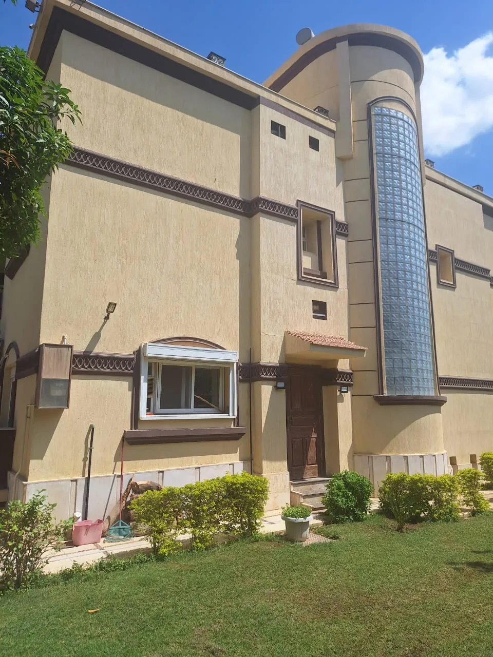 فيلا للبيع في الرحاب  في القاهرة الجديدة بمساحة 450 م² تتكون من 6 غرف