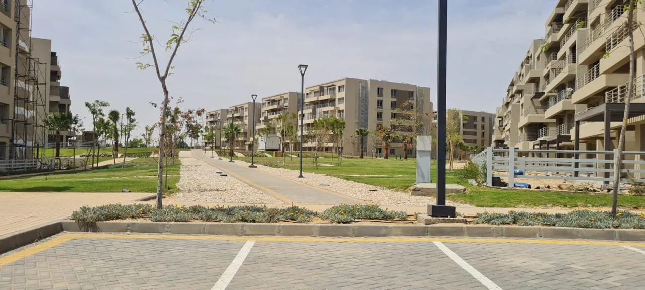 شقة للبيع في كابيتال جاردنز في القاهرة الجديدة بمساحة 206 م² تتكون من 3 غرف