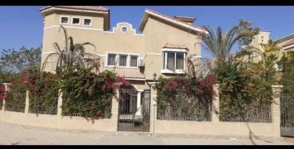  للبيع في الشروق سبرينجز في  بمساحة 0 م² تتكون من 0 غرف