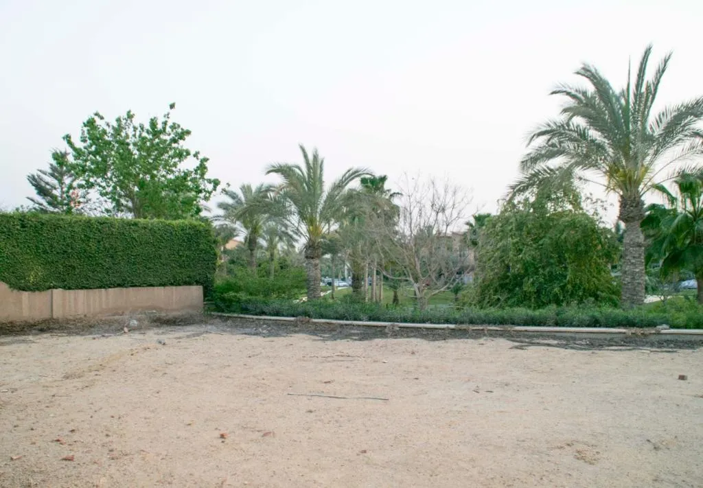 فيلا للبيع في سوان ليك قطاميه في القاهرة الجديدة بمساحة 1300 م² تتكون من 7 غرف