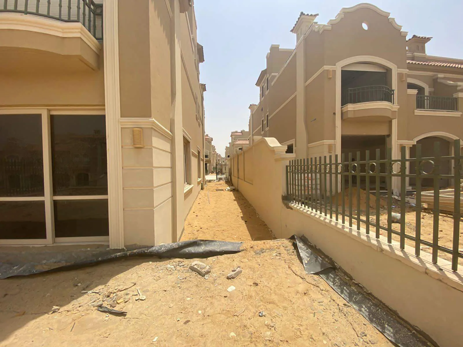 Twinhouse for sale in El Patio Oro in New Cairo of 295 m² with 4 bedrooms