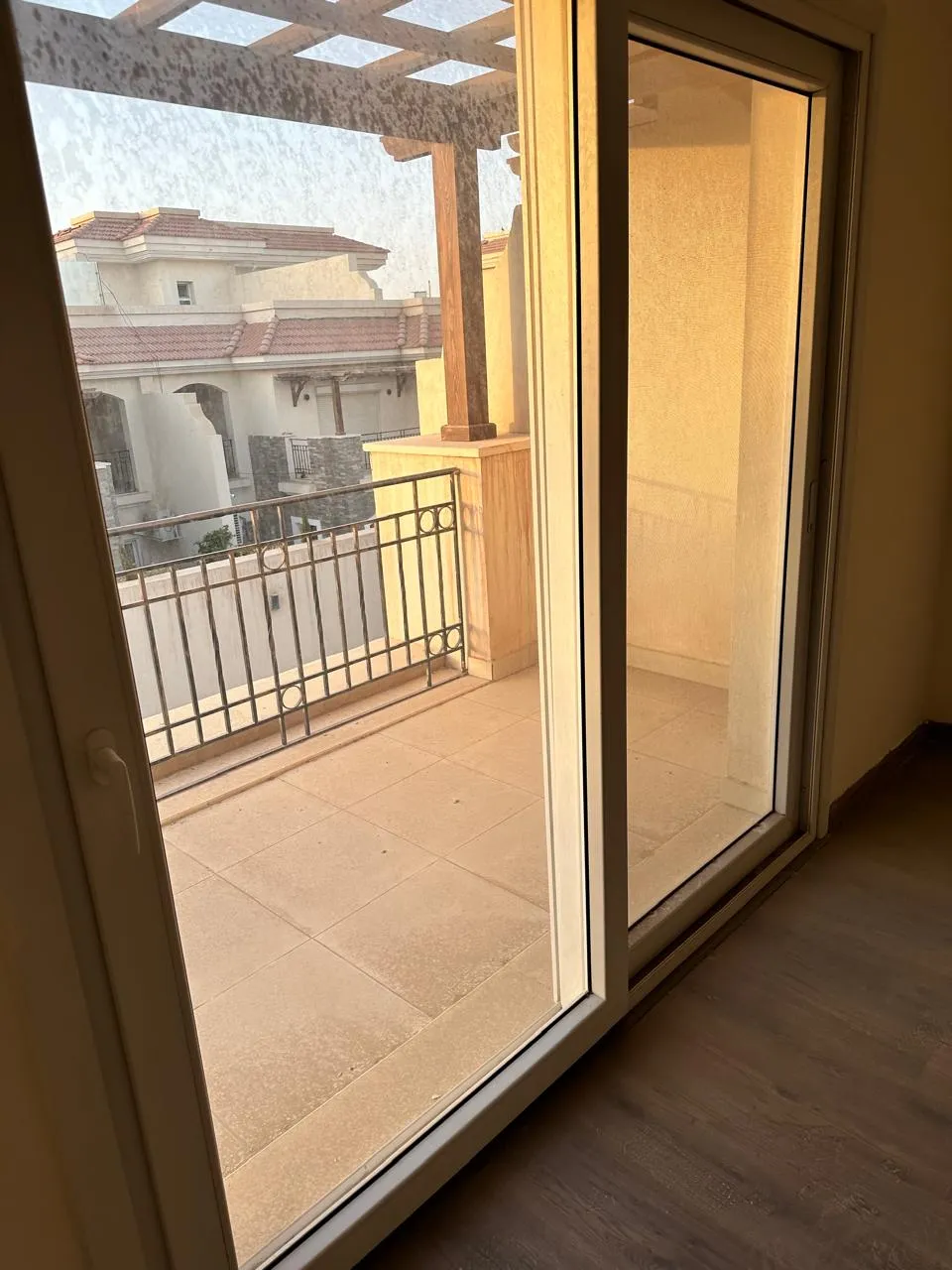 تاون هاوس للبيع في  المقصد  في العاصمة الإدارية الجديدة بمساحة 382 م² تتكون من 4 غرف