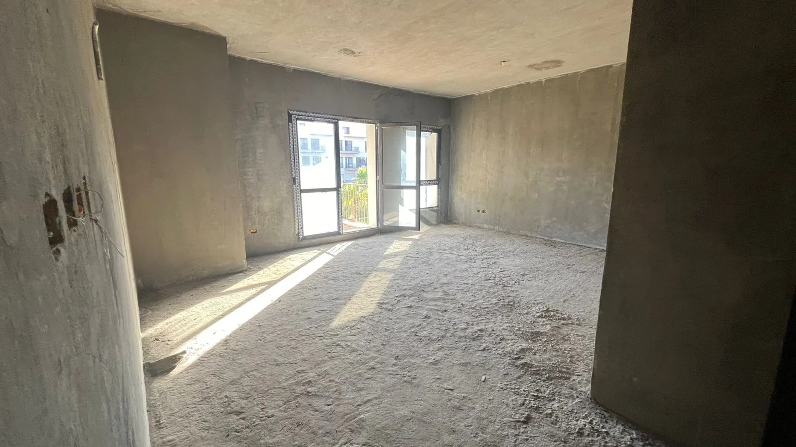 شقة للبيع في ذا كورت يارد في مدينة السادس من أكتوبر بمساحة 210 م² تتكون من 3 غرف